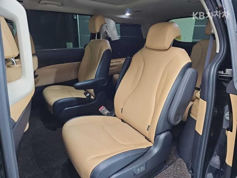 Kia Carnival 4th generationD2.2 9-seater Noblesse - 12
