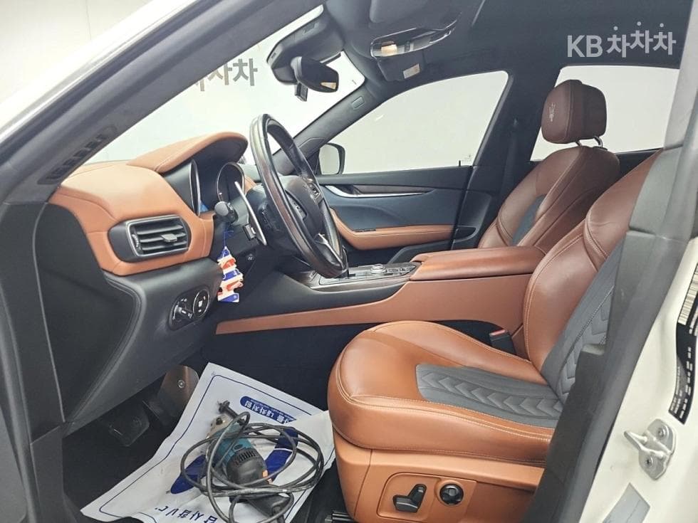 마세라티 르반떼3.0 Дизел AWD 그란루쏘 - 11
