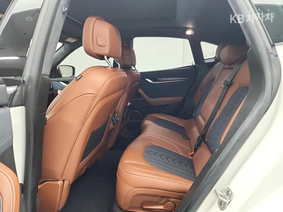 마세라티 르반떼3.0 Дизел AWD 그란루쏘 - 12