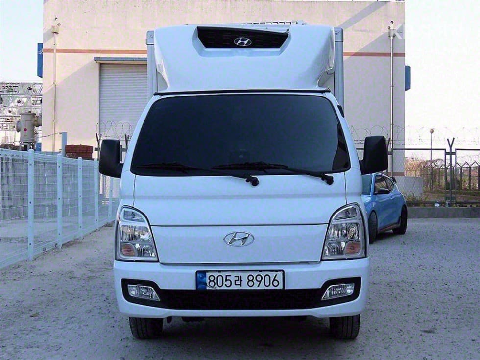 Hyundai Porter 2 Extra Long Super Cab 저상Box Truck Style - Image 1