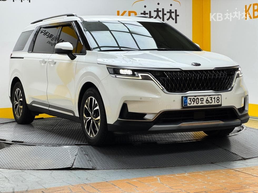Kia Carnival 4th generationD2.2 9-seater Noblesse - 2