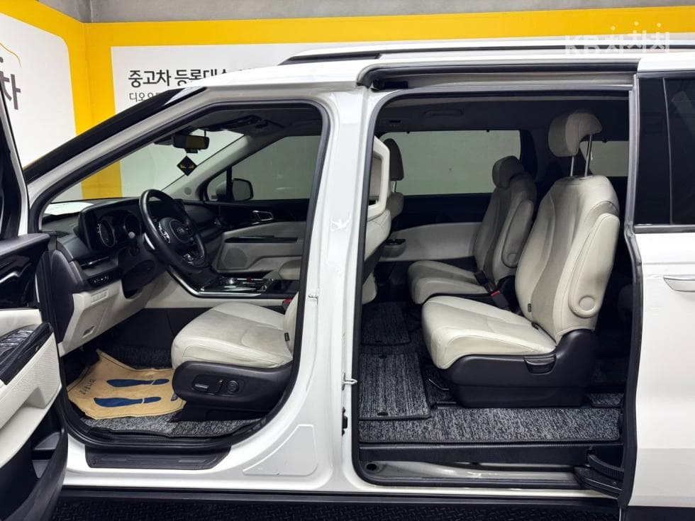 Kia Carnival 4th generationD2.2 9-seater Noblesse - 7