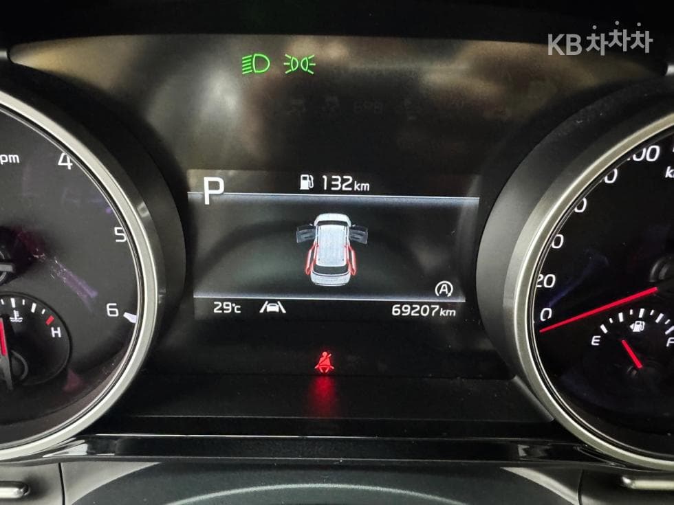 Kia Carnival 4th generationD2.2 9-seater Noblesse - 12