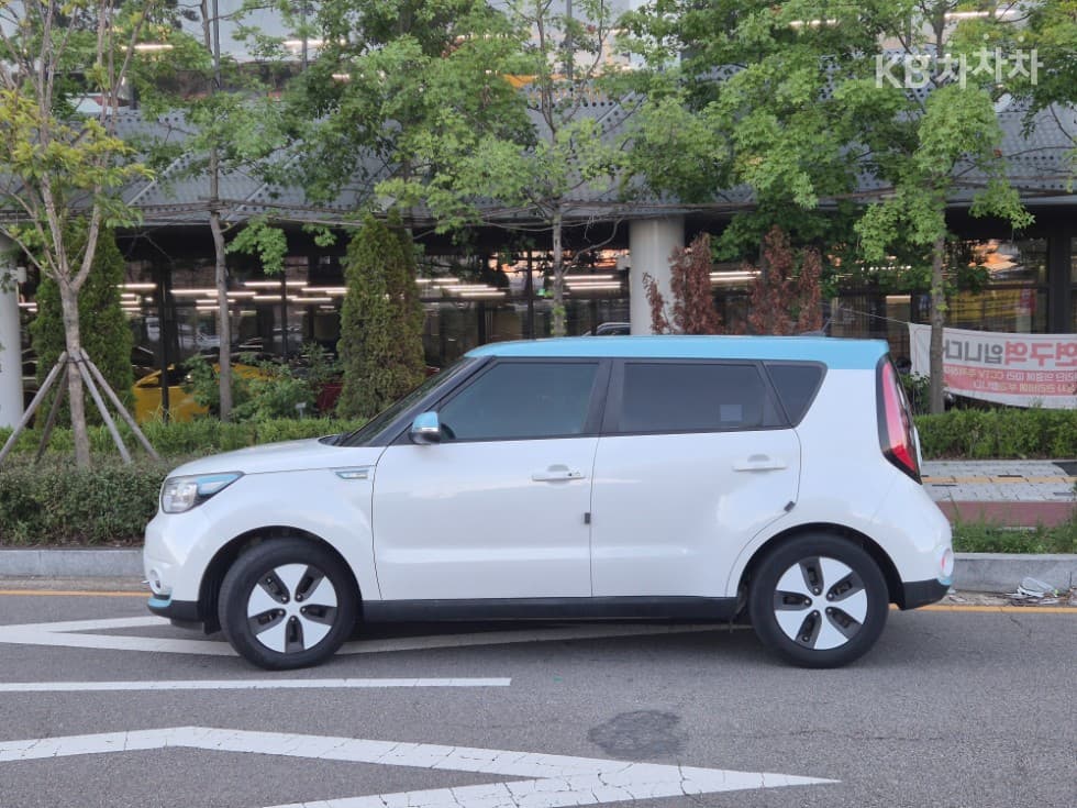 Kia Soul EV EV - Image 2