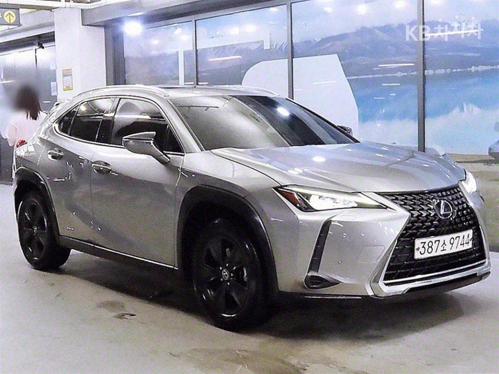 Lexus UX 250h Standard - Image 1