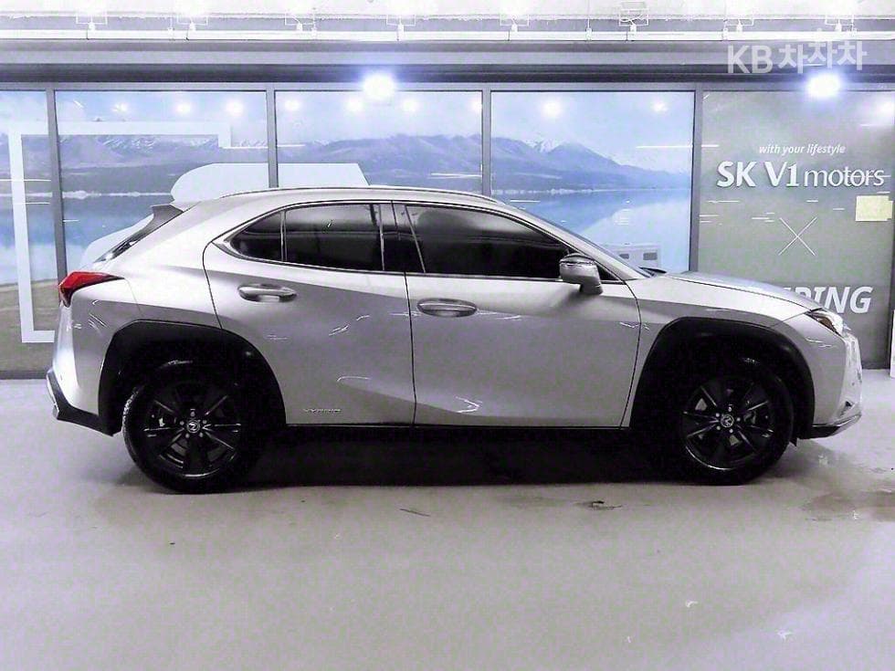 Lexus UX250h Standard - 3