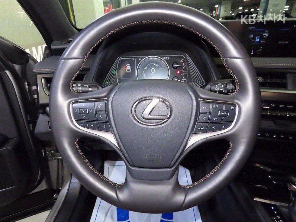 Lexus UX250h Standard - 8