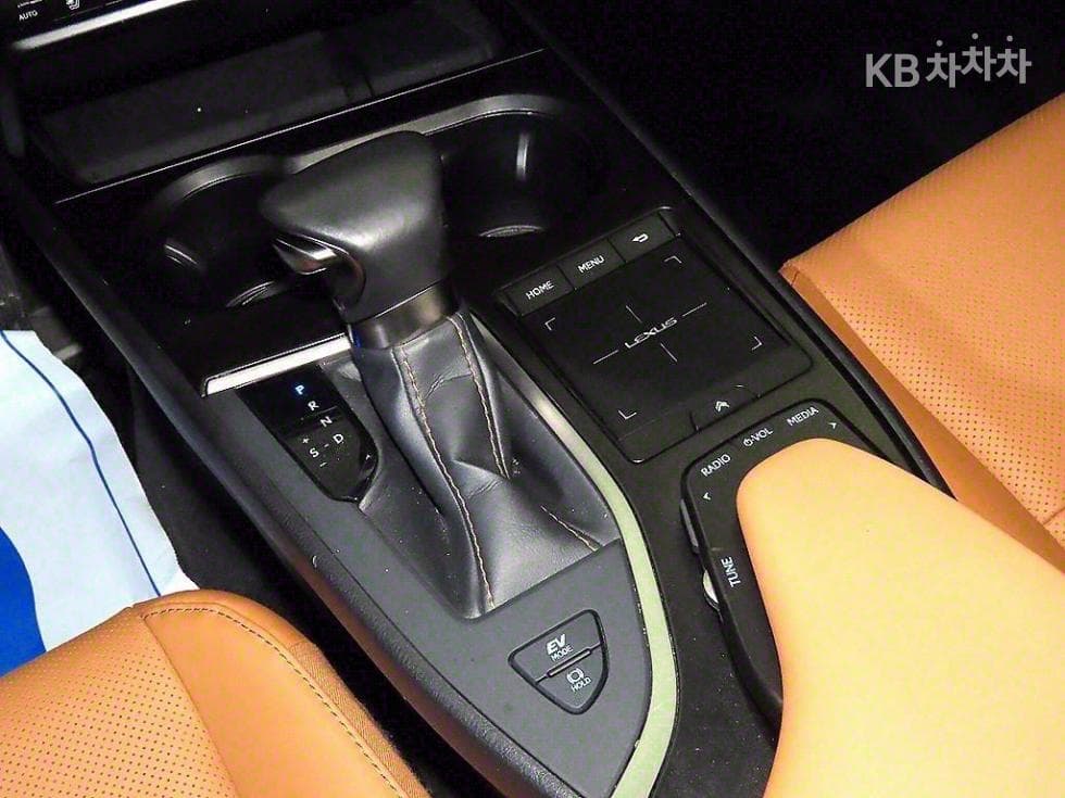 Lexus UX250h Standard - 12