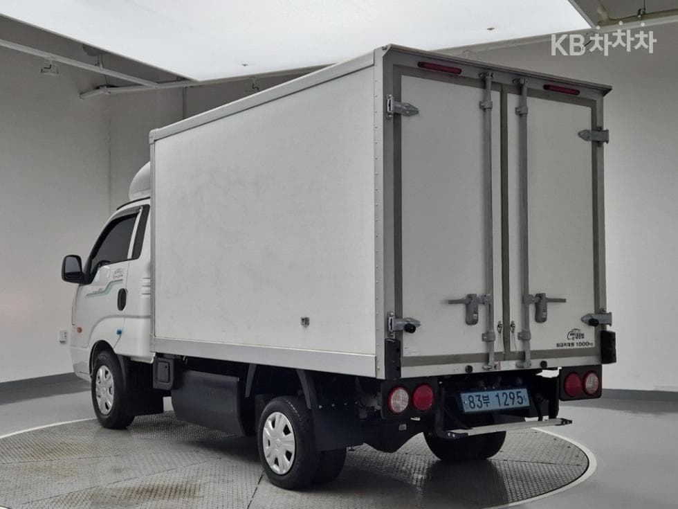 Киа The New (фейслифт) Бонго 3 (лек) EVBox Truck 1 тон 표준형 Королевска кабина Удължено междуосие Стандартен - 2