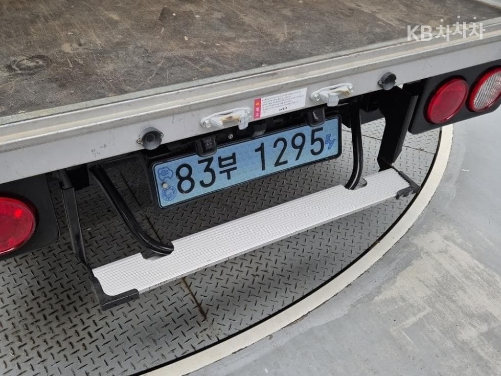 Киа The New (фейслифт) Бонго 3 (лек) EVBox Truck 1 тон 표준형 Королевска кабина Удължено междуосие Стандартен - 16