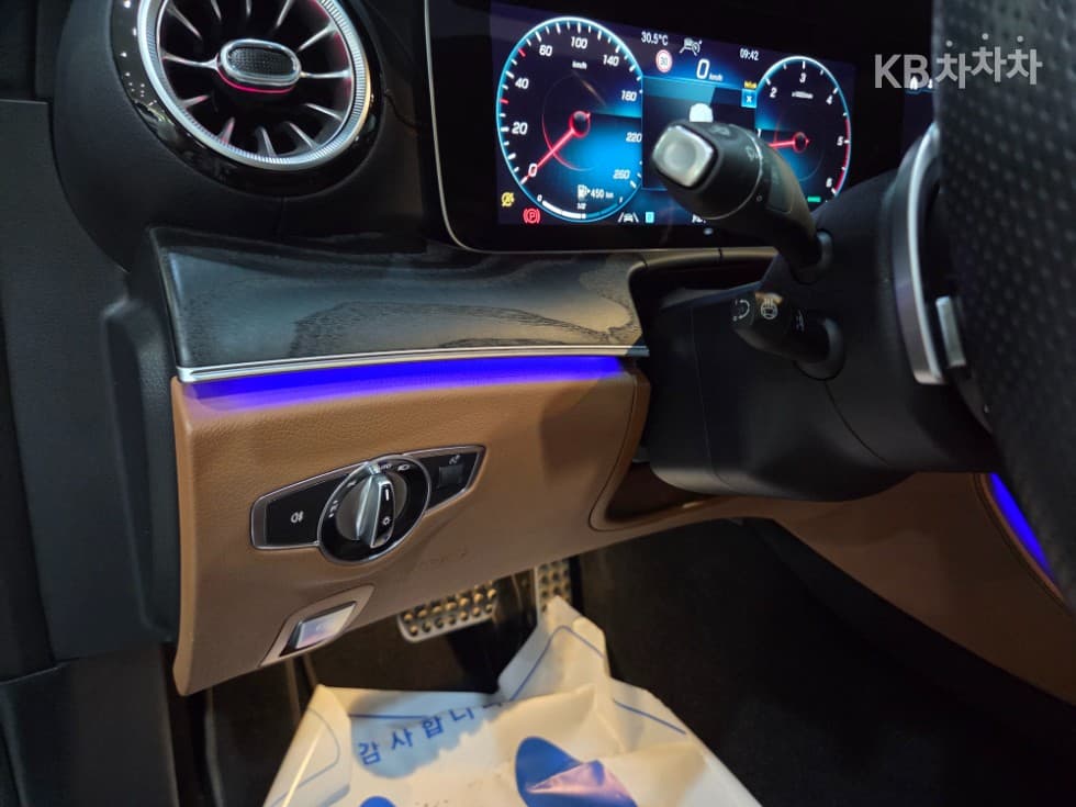 Mercedes-Benz E-Клас (W213)E300d 4Matic Coupe Стандартен - 14