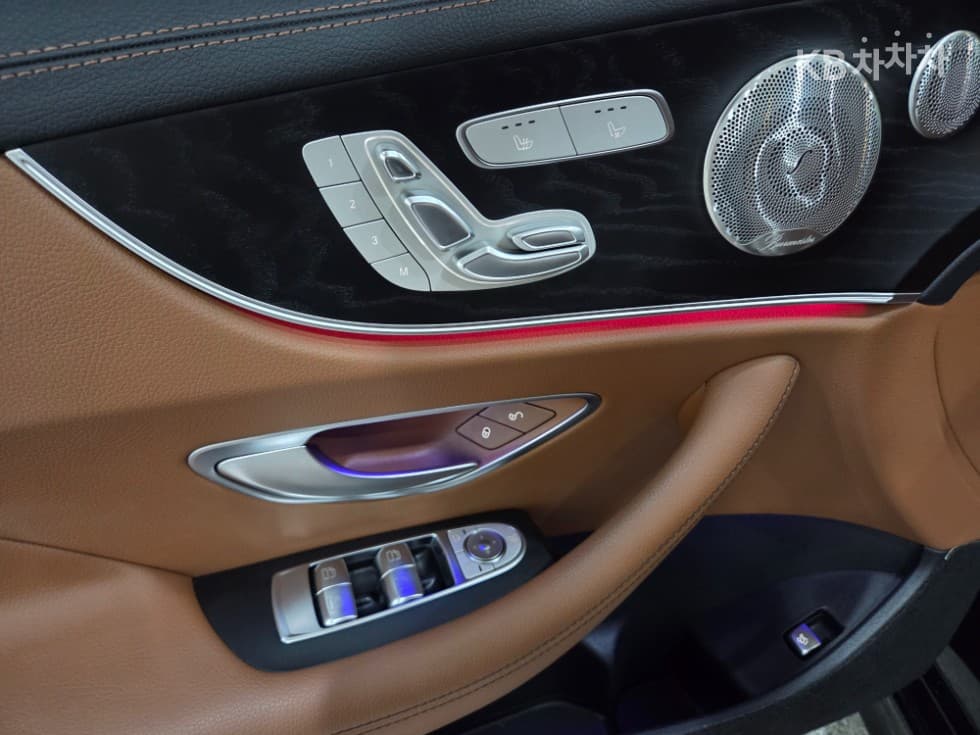 Mercedes-Benz E-Клас (W213)E300d 4Matic Coupe Стандартен - 15