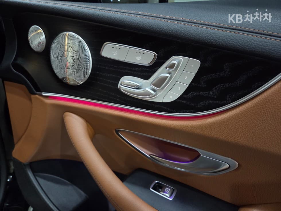 Mercedes-Benz E-Клас (W213)E300d 4Matic Coupe Стандартен - 16