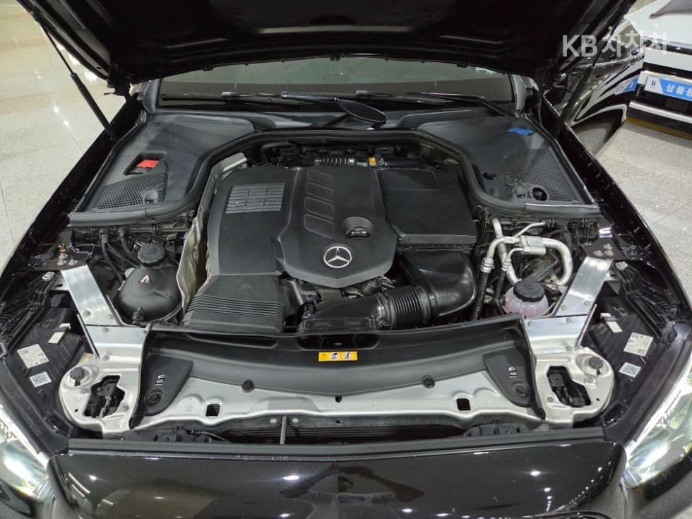 Mercedes-Benz E-Клас (W213)E300d 4Matic Coupe Стандартен - 20