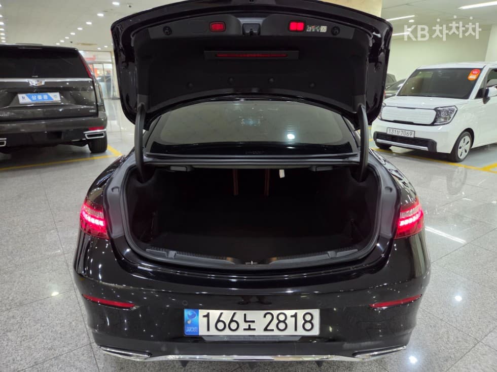 Mercedes-Benz E-Клас (W213)E300d 4Matic Coupe Стандартен - 21