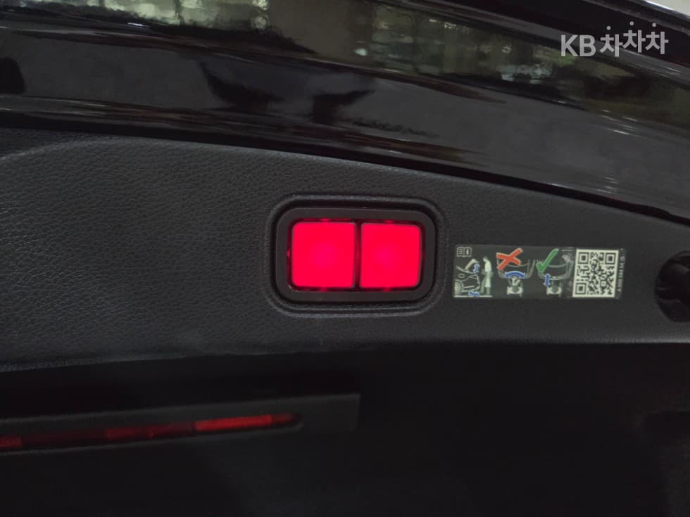 Mercedes-Benz E-Клас (W213)E300d 4Matic Coupe Стандартен - 22