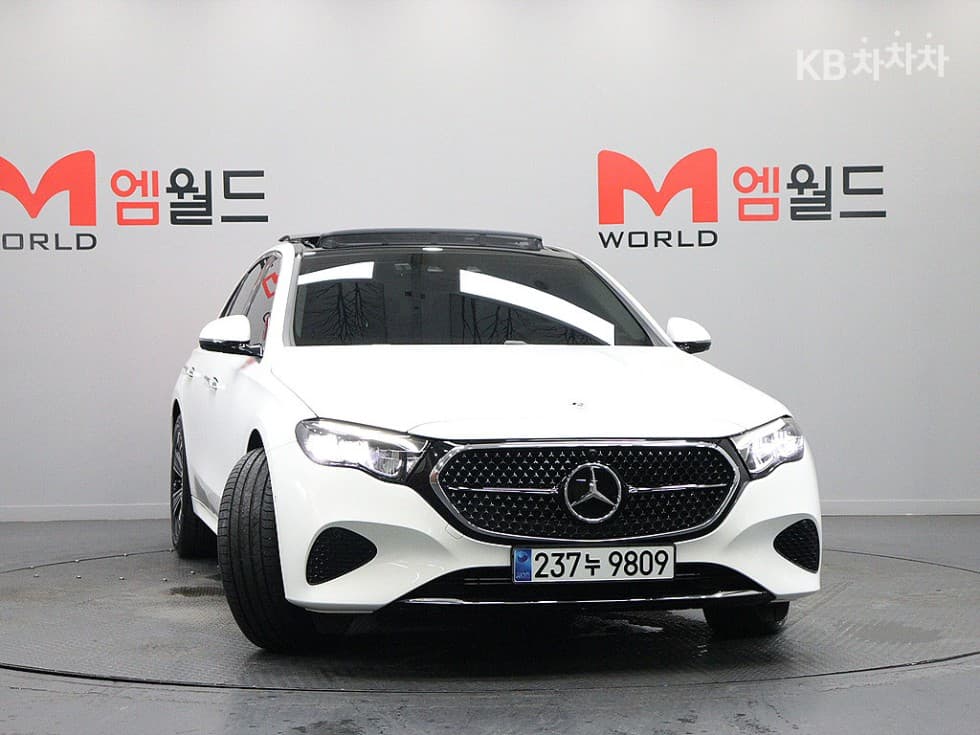 Mercedes-Benz E-Class (W214) E200 Avantgrade - Image 2