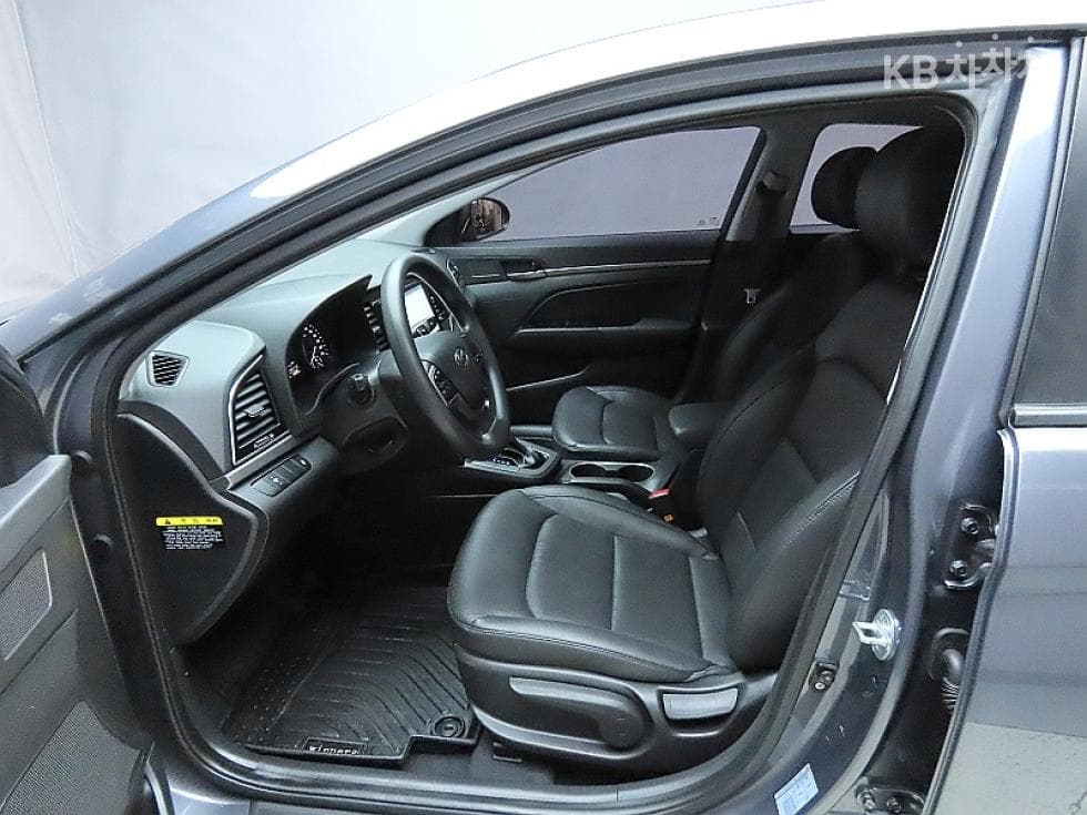 Hyundai Avante (Elantra)AD1.6 GDi Style - 10