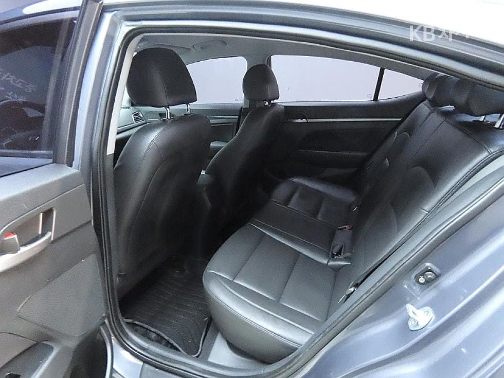 Hyundai Avante (Elantra)AD1.6 GDi Style - 11