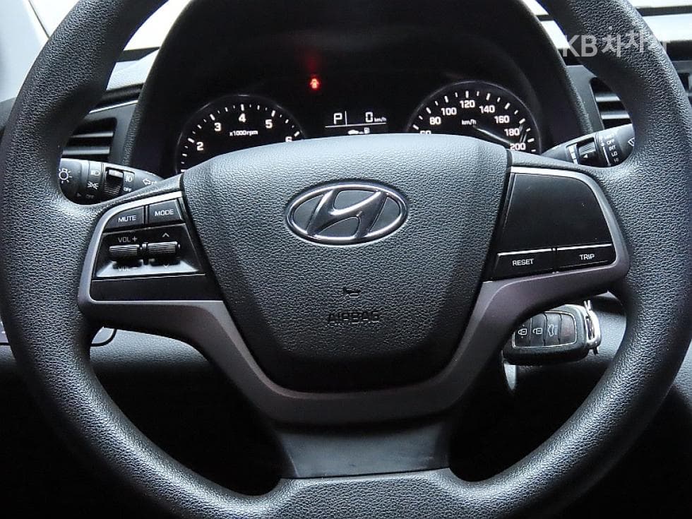 Hyundai Avante (Elantra)AD1.6 GDi Style - 17
