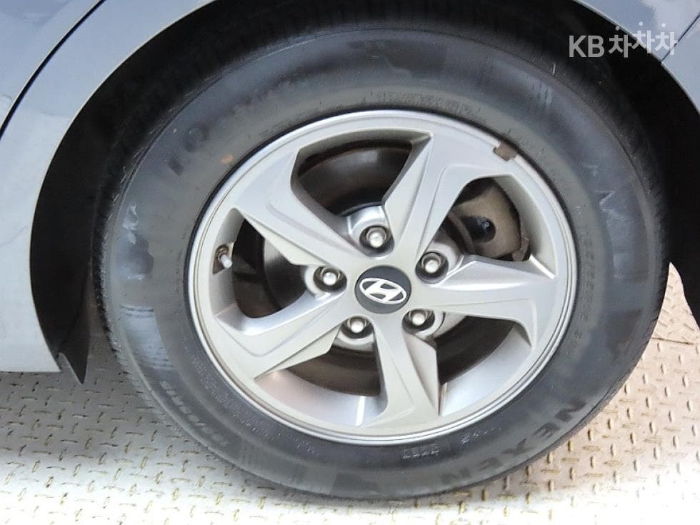 Hyundai Avante (Elantra)AD1.6 GDi Style - 19