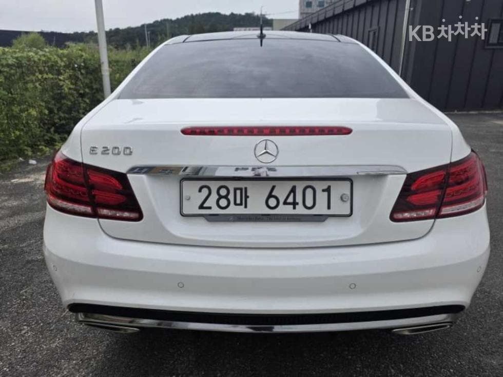 Mercedes-Benz Нов E-КласE200 Купе C207 - 3