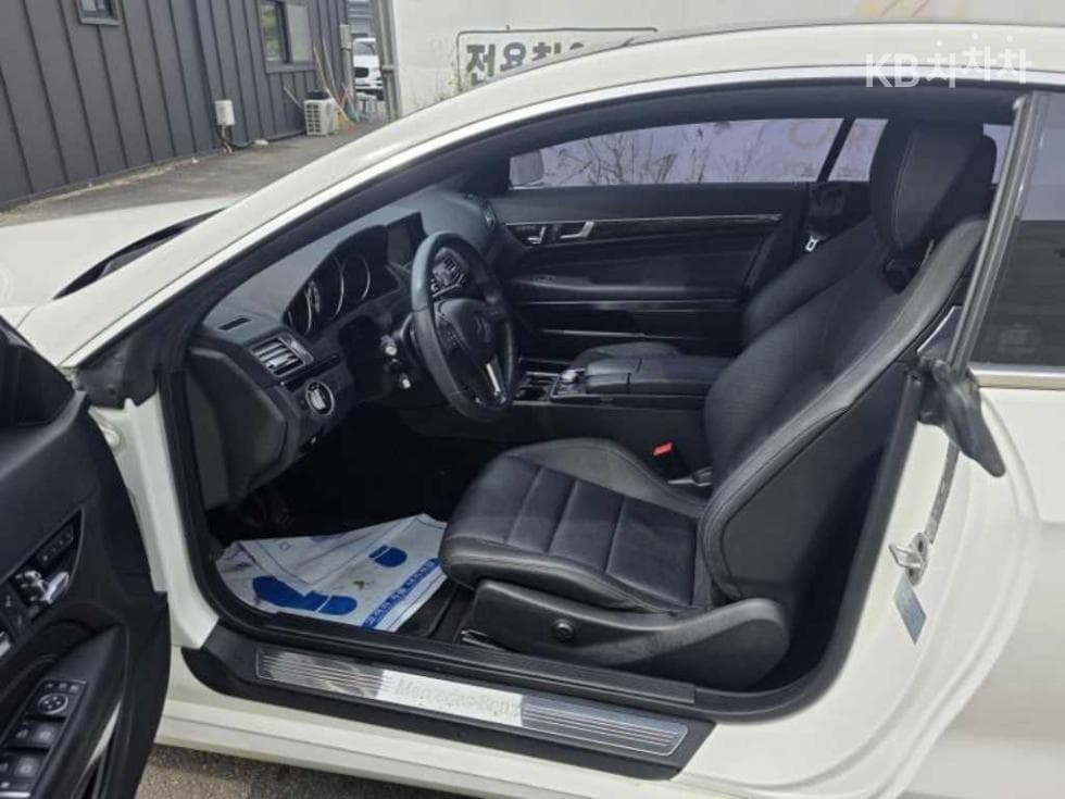 Mercedes-Benz Нов E-КласE200 Купе C207 - 5