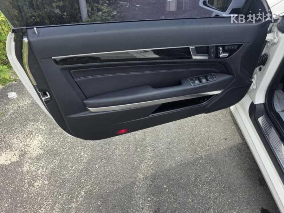 Mercedes-Benz Нов E-КласE200 Купе C207 - 6