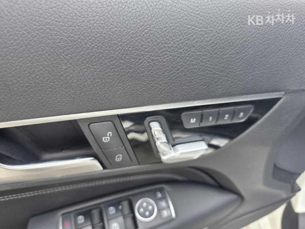 Mercedes-Benz Нов E-КласE200 Купе C207 - 7