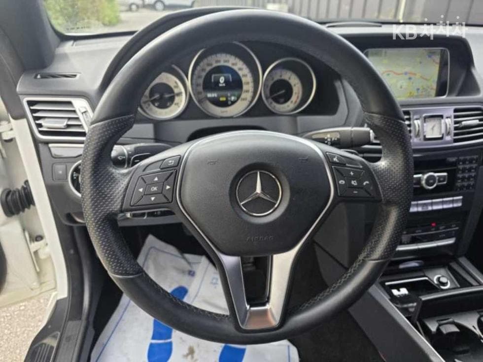 Mercedes-Benz Нов E-КласE200 Купе C207 - 9