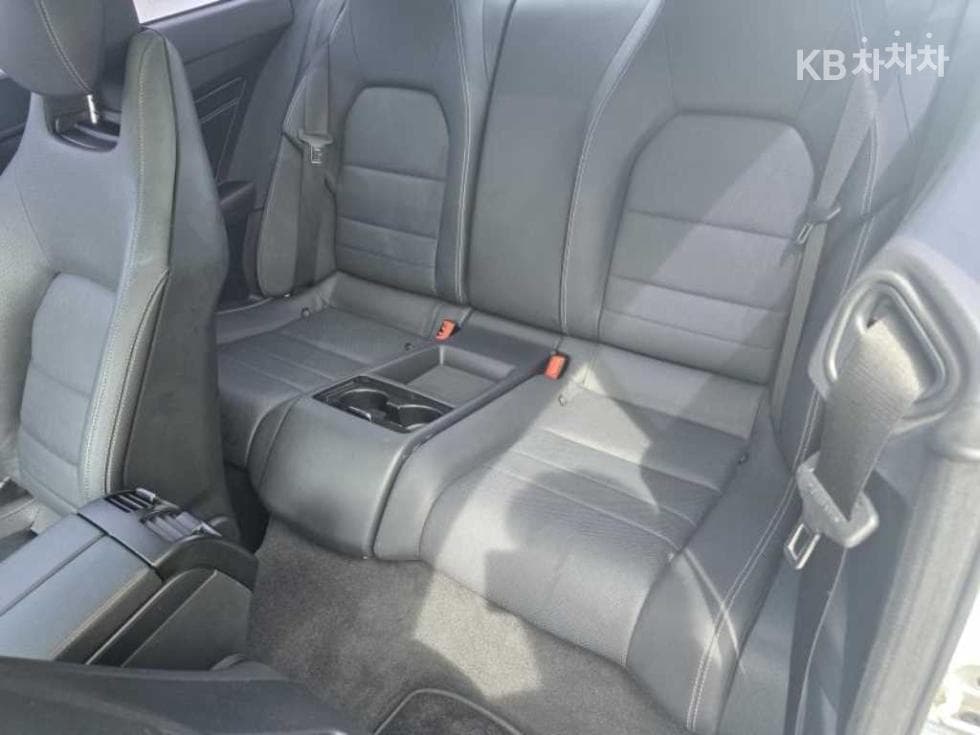 Mercedes-Benz Нов E-КласE200 Купе C207 - 11