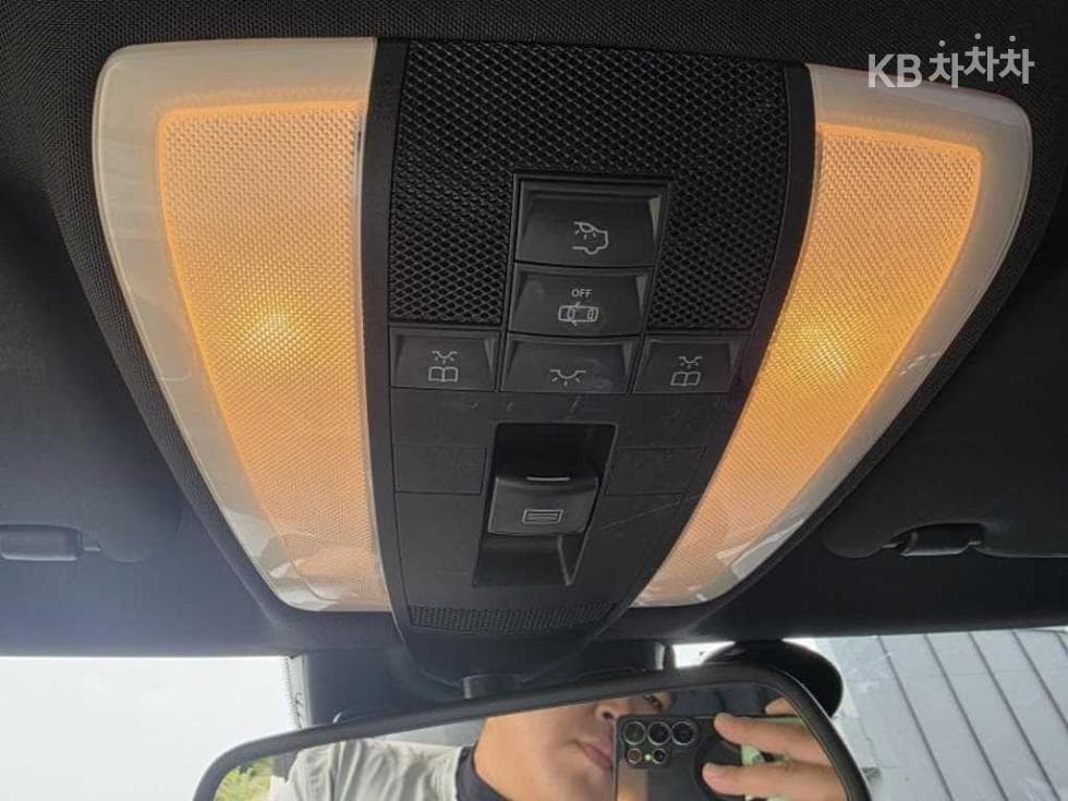 Mercedes-Benz Нов E-КласE200 Купе C207 - 15