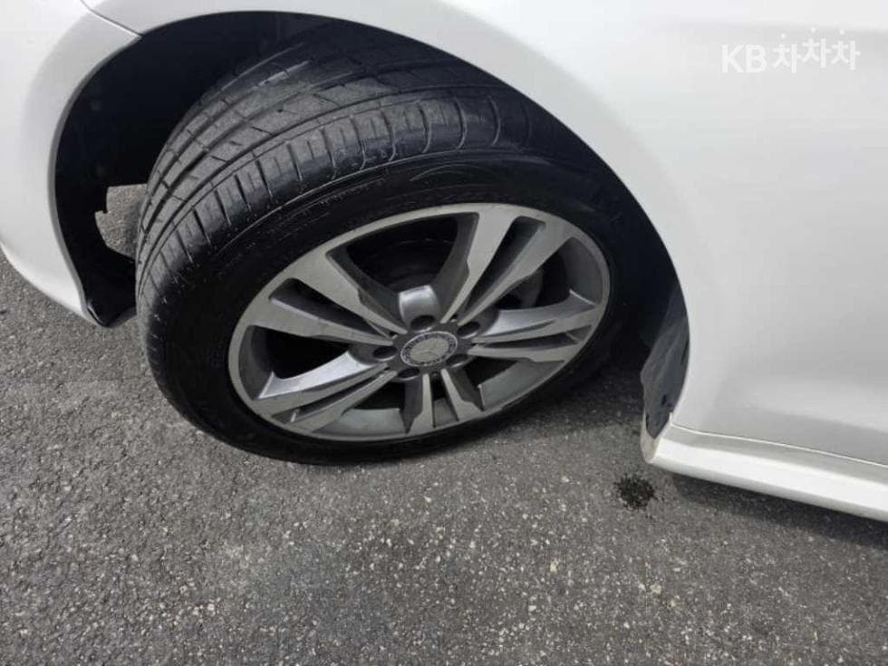 Mercedes-Benz Нов E-КласE200 Купе C207 - 17