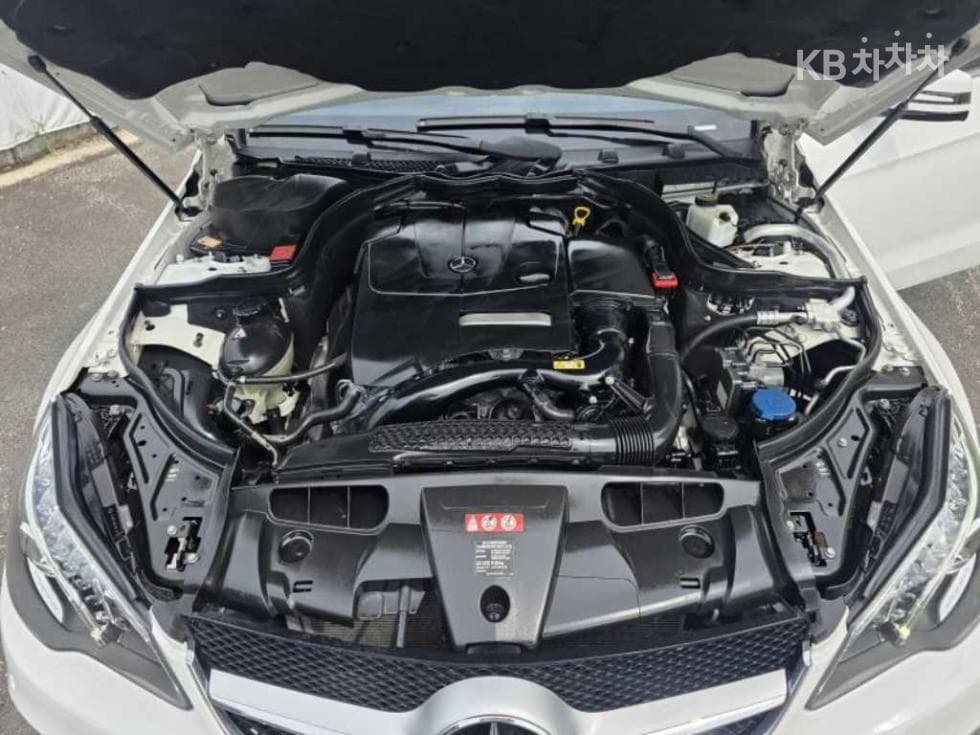 Mercedes-Benz Нов E-КласE200 Купе C207 - 18