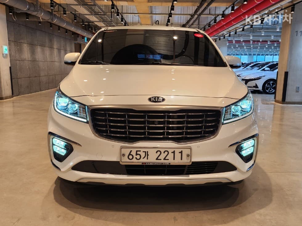 Kia The New Carnival 9-Passenger 2.2 Diesel Noblesse Special - Image 2