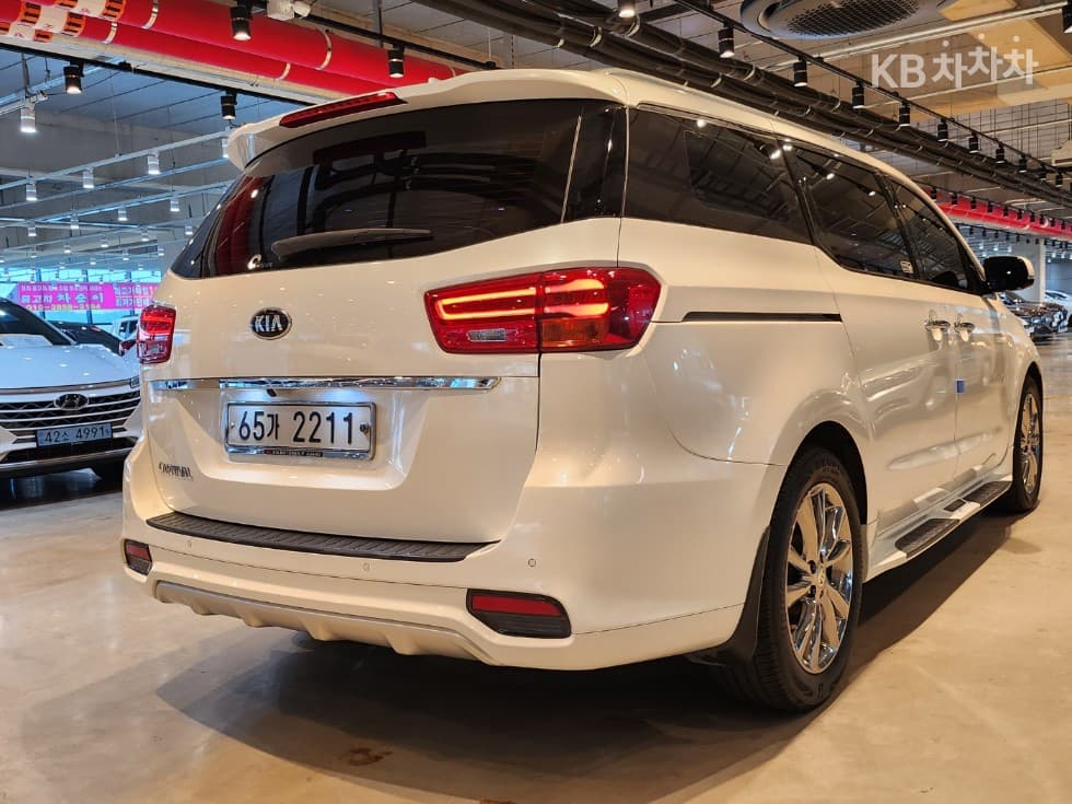Kia The New Carnival 9-Passenger 2.2 Diesel Noblesse Special - Image 4
