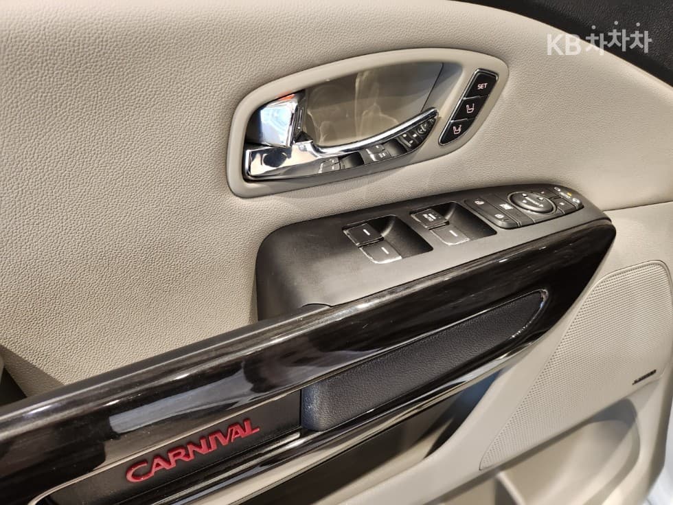 (65ga2211)Kia The New Carnival 9Passenger 2.2 Diesel Noblesse Special - 22