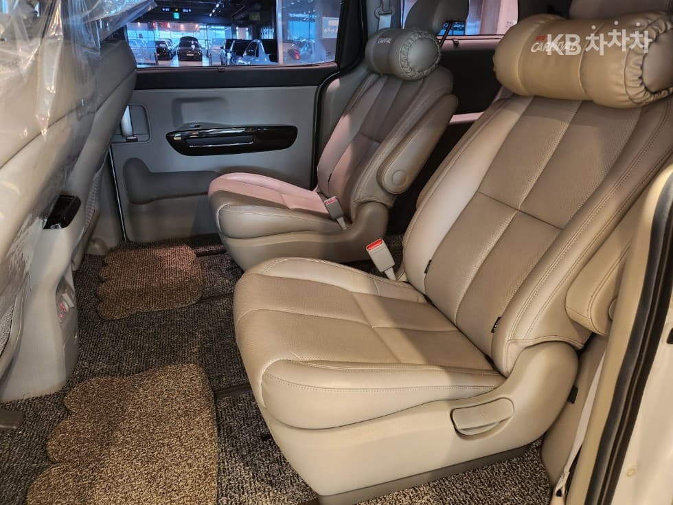 (65ga2211)Kia The New Carnival 9Passenger 2.2 Diesel Noblesse Special - 10