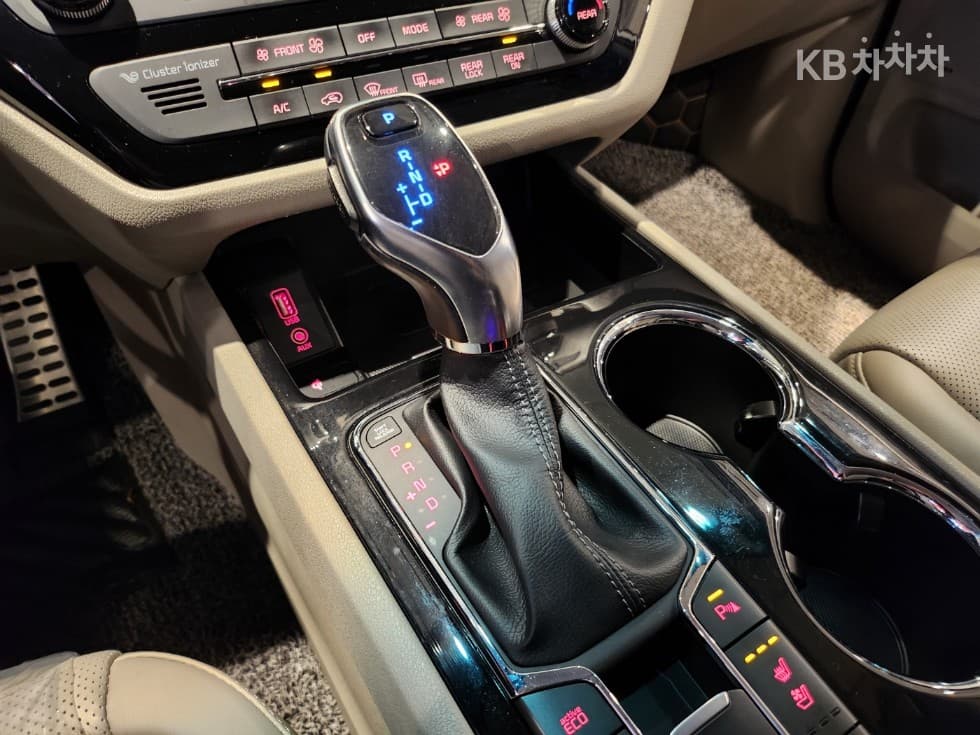 (65ga2211)Kia The New Carnival 9Passenger 2.2 Diesel Noblesse Special - 16