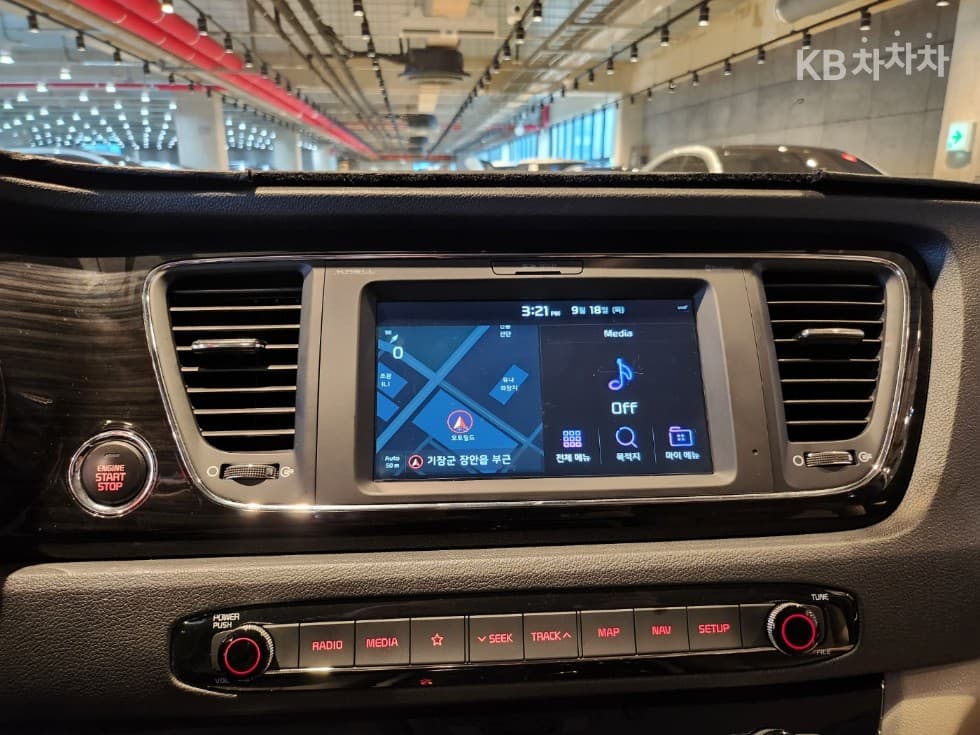 (65ga2211)Kia The New Carnival 9Passenger 2.2 Diesel Noblesse Special - 13