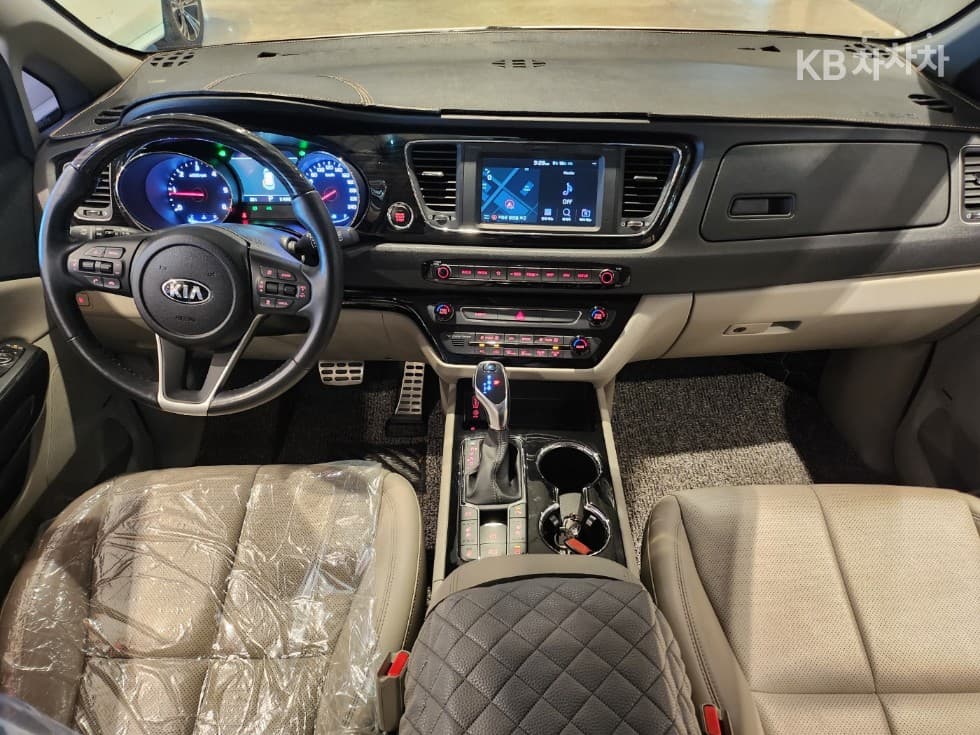 (65ga2211)Kia The New Carnival 9Passenger 2.2 Diesel Noblesse Special - 8