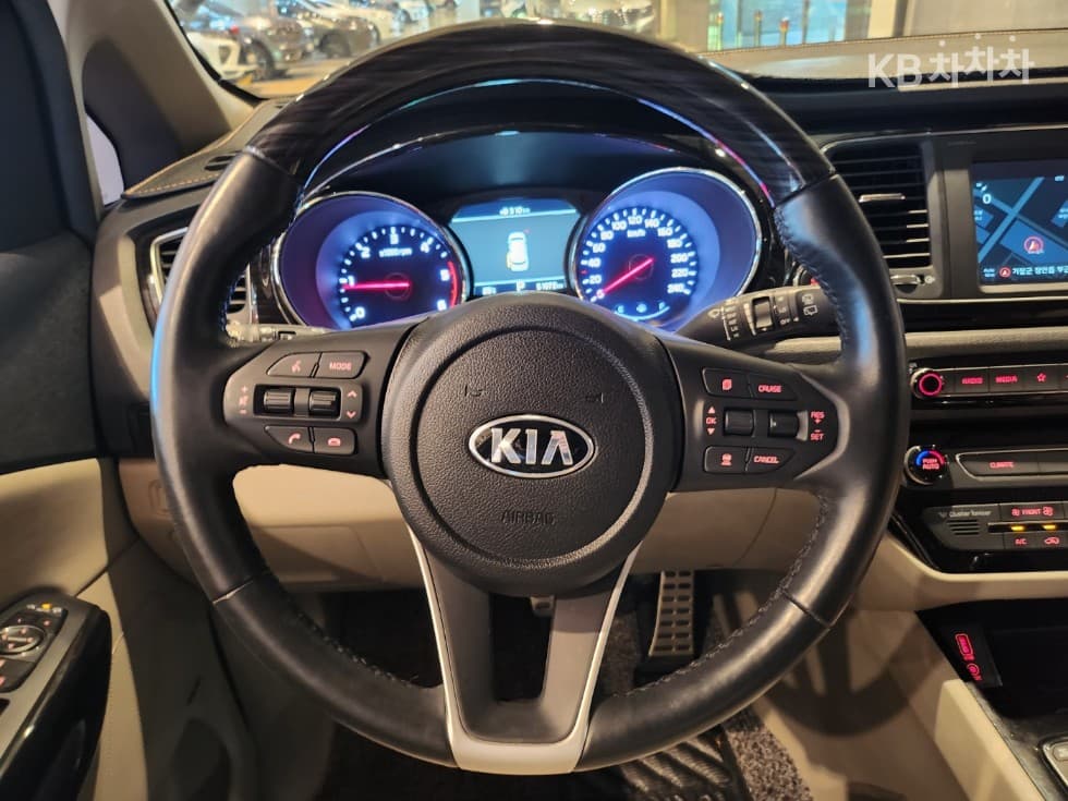 (65ga2211)Kia The New Carnival 9Passenger 2.2 Diesel Noblesse Special - 17