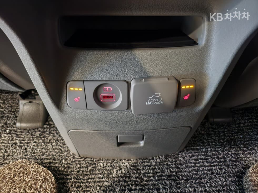 (65ga2211)Kia The New Carnival 9Passenger 2.2 Diesel Noblesse Special - 24