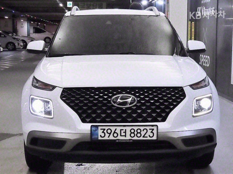 Hyundai VenueGasoline 1.6 FLUX - 2
