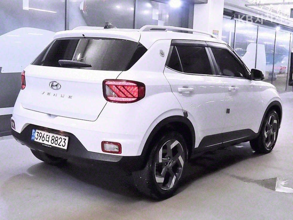 Hyundai VenueGasoline 1.6 FLUX - 4