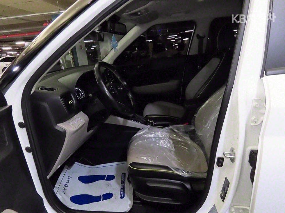 Hyundai VenueGasoline 1.6 FLUX - 6