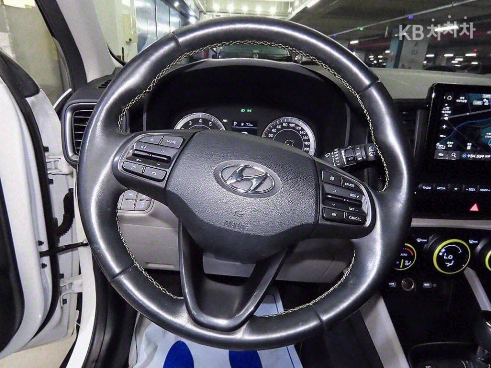 Hyundai VenueGasoline 1.6 FLUX - 8