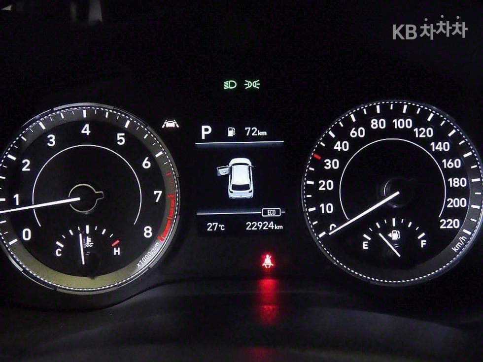 Hyundai VenueGasoline 1.6 FLUX - 9