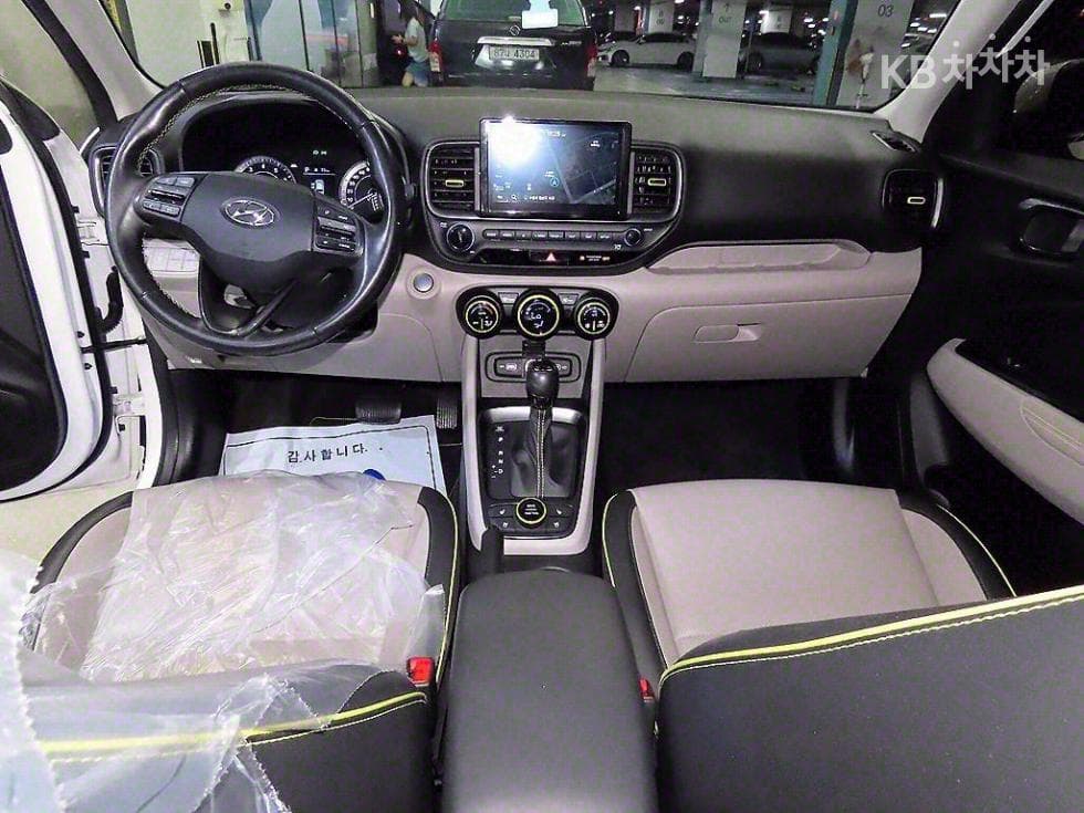 Hyundai VenueGasoline 1.6 FLUX - 10
