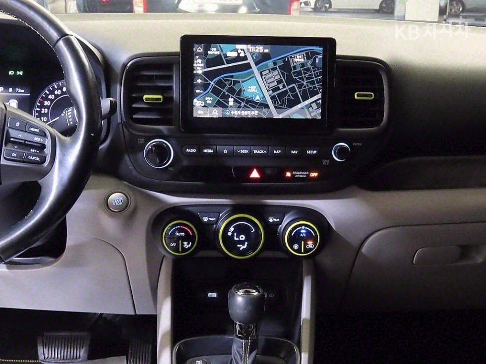 Hyundai VenueGasoline 1.6 FLUX - 11